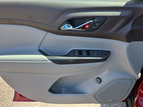 Used 2019 GMC Acadia SLT FWD image 17