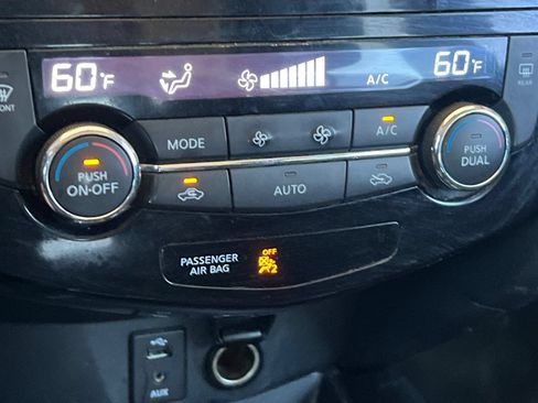 Used 2015 Nissan Rogue SV AWD/4WD image 48