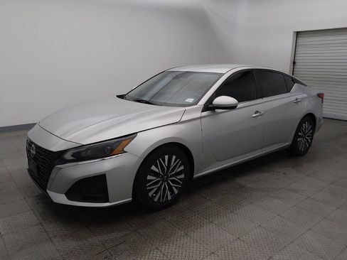 Used 2023 Nissan Altima 2.5 SV FWD image 2