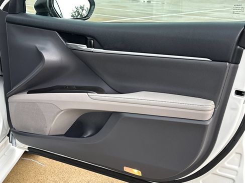 Used 2022 Toyota Camry XLE FWD image 12
