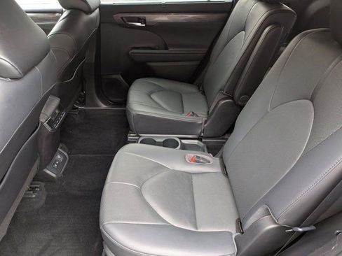 Used 2021 Toyota Highlander Limited AWD/4WD image 16