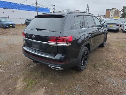 Used 2023 Volkswagen Atlas SE w/ Panoramic Sunroof Package image 3