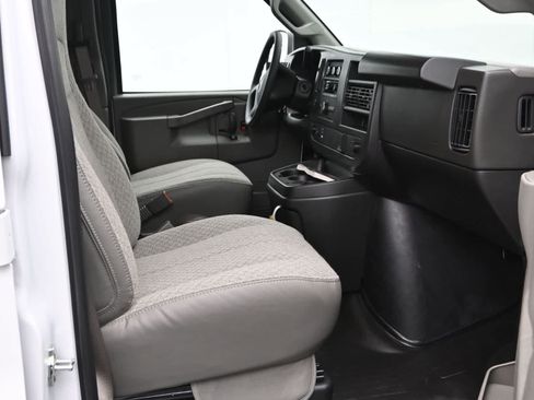 New 2026 GMC Savana 3500 Extended RWD image 11