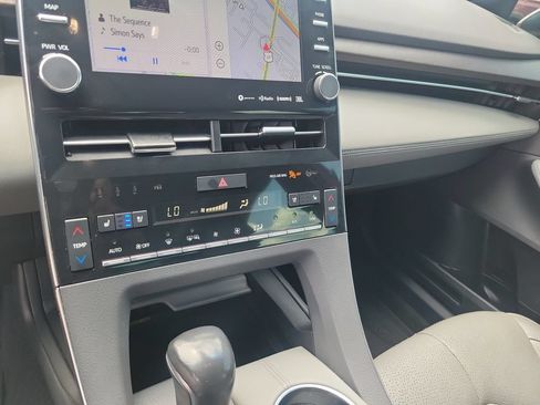 Used 2021 Toyota Avalon Limited FWD image 25