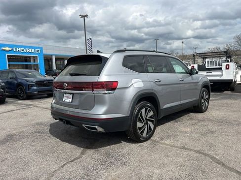 Used 2024 Volkswagen Atlas SE image 3