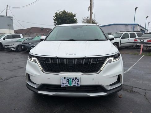 Used 2024 Kia Carnival EX image 2