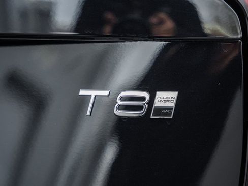 Certified 2025 Volvo XC90 T8 Core w/ Climate Package image 8