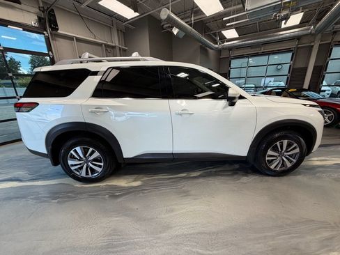 Used 2023 Nissan Pathfinder SL AWD/4WD image 32