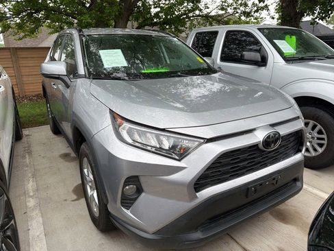 Used 2020 Toyota RAV4 XLE FWD image 2