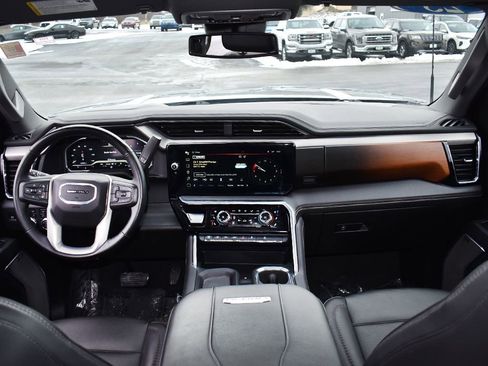 Used 2025 GMC Sierra 2500 Denali image 5