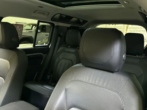 Used 2020 Land Rover Defender 110 First Edition image 21