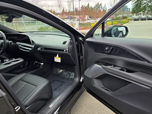 Used 2026 Cadillac Lyriq Premium Sport AWD/4WD image 10