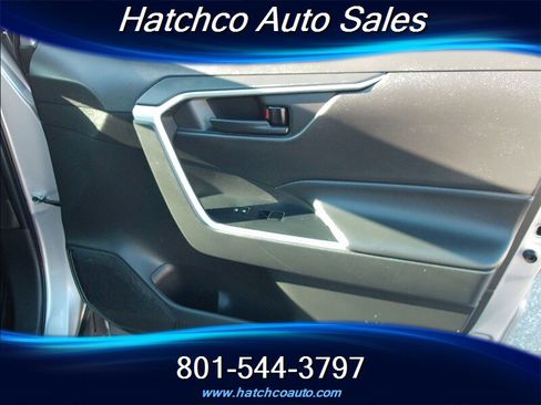 Used 2022 Toyota RAV4 LE image 25