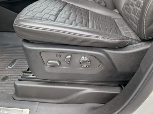 Used 2024 Cadillac Escalade Sport Platinum w/ LPO, ONYX Package AWD/4WD image 26