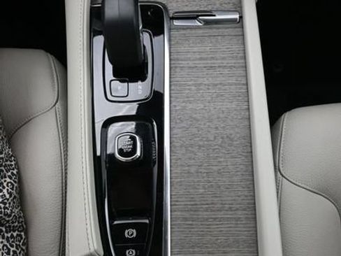 Used 2023 Volvo XC90 B6 Core w/ Protection Package Premier AWD/4WD image 11