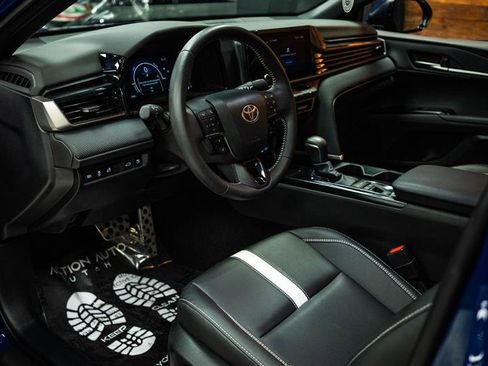 Used 2025 Toyota Camry SE image 8