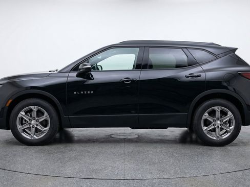 Used 2025 Chevrolet Blazer LT FWD image 5