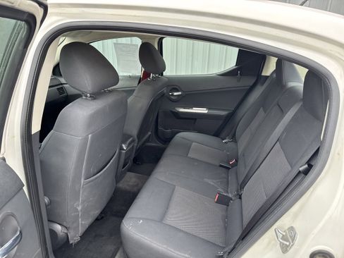 Used 2009 Dodge Avenger SXT image 4