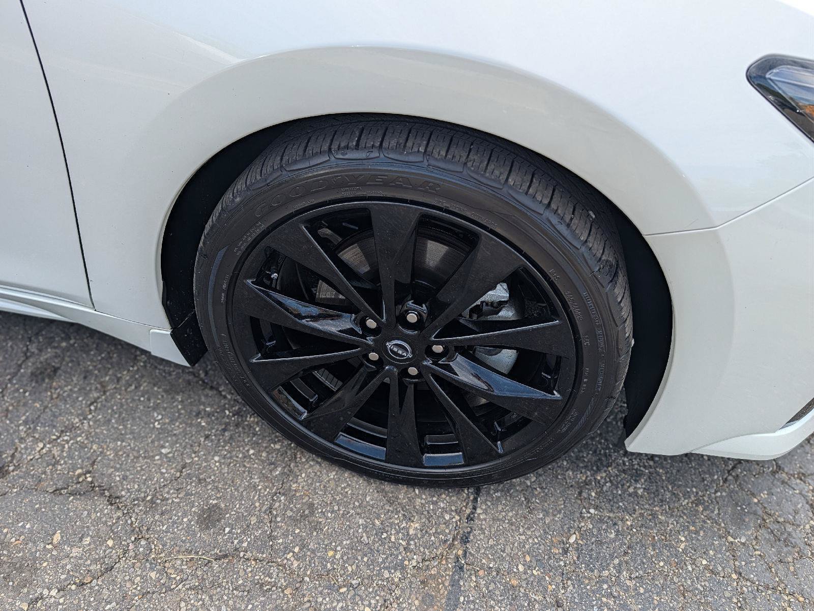Used 2023 Nissan Maxima SR w/ Sport Mat Group FWD image 43