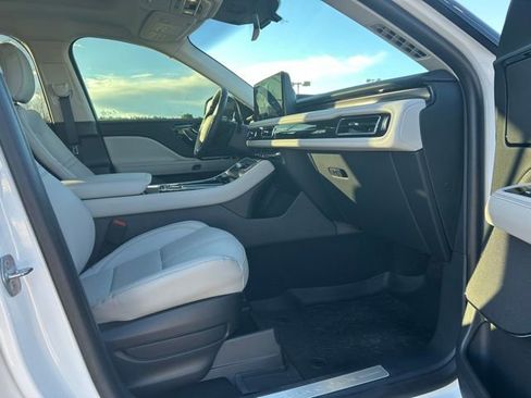 Used 2025 Lincoln Aviator AWD w/ Jet Appearance Package image 31