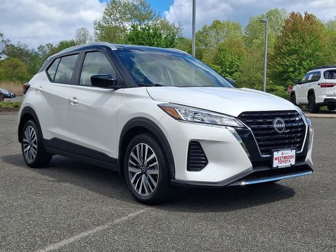 Used 2024 Nissan Kicks SV FWD image 4