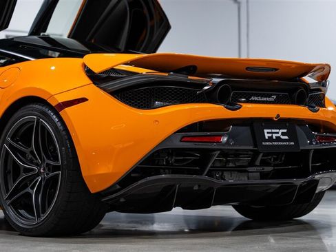 Used 2019 McLaren 720S Performance RWD image 14