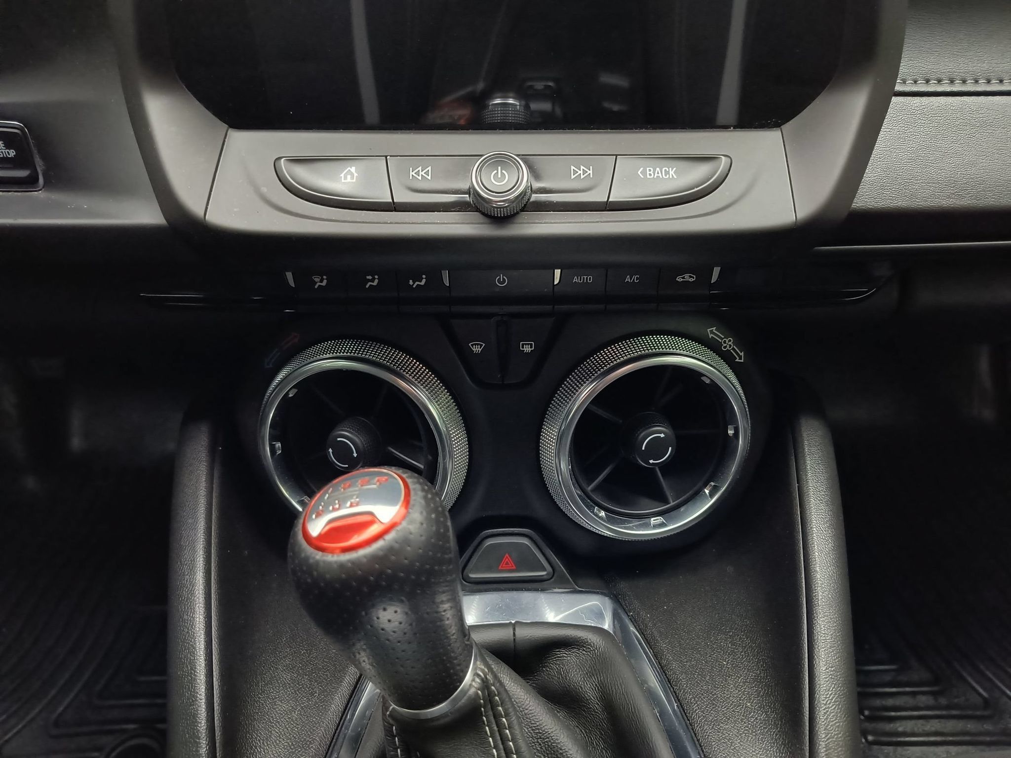 Used 2021 Chevrolet Camaro LT w/ Technology Package RWD image 15