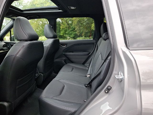 Used 2025 Subaru Forester Limited AWD/4WD image 42