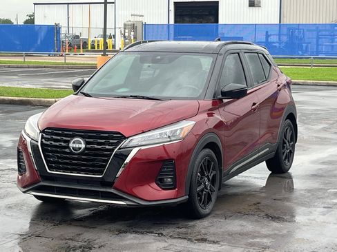 Used 2023 Nissan Kicks SR w/ SR Premium Package FWD image 5