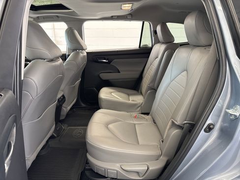 Certified 2024 Toyota Highlander XLE image 39
