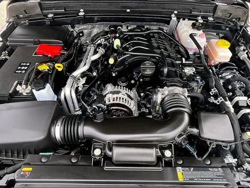 Used 2025 Jeep Wrangler Unlimited Rubicon w/ XTREMEE 35" Tire Package image 9