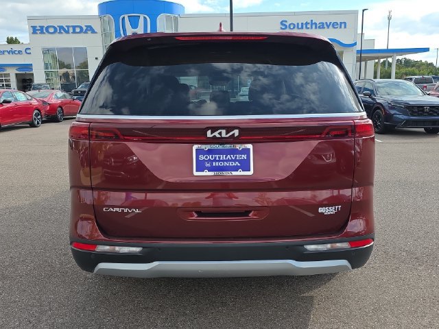 Used 2024 Kia Carnival LX FWD image 4