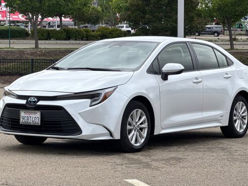 Used 2023 Toyota Corolla LE w/ LE Convenience Package image 8