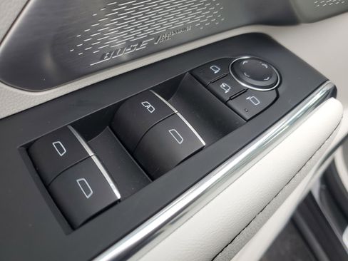 Used 2025 GMC Acadia Denali w/ Super Cruise Package image 16