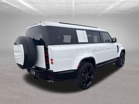 Used 2025 Land Rover Defender 130 X-Dynamic SE AWD/4WD image 7