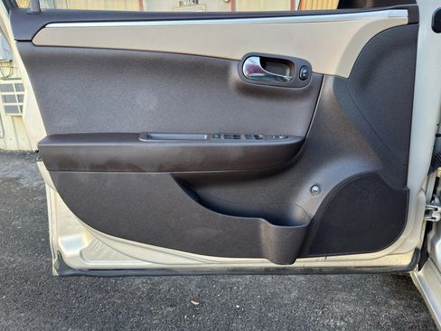 Used 2010 Chevrolet Malibu LS image 2