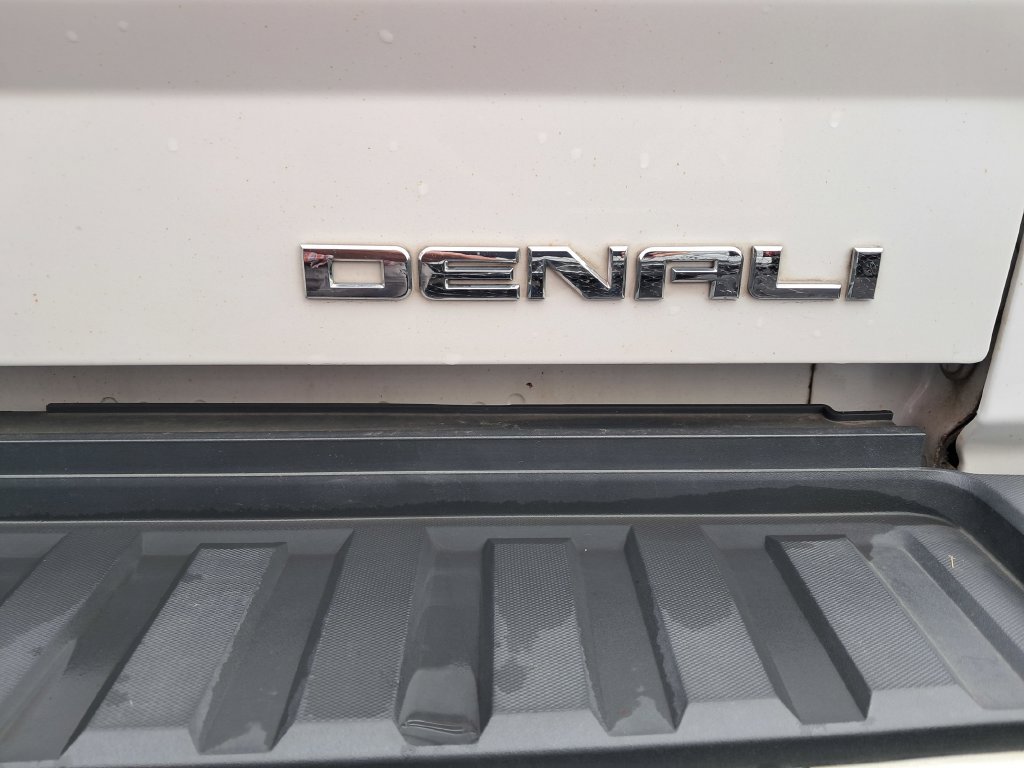 Used 2018 GMC Sierra 2500 Denali w/ Duramax Plus Package AWD/4WD image 11