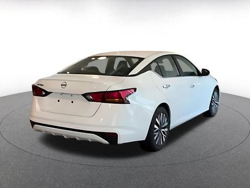 Used 2025 Nissan Altima 2.5 SV FWD image 10