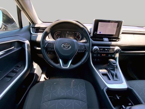 Used 2025 Toyota RAV4 XLE w/ Convenience Package FWD image 5