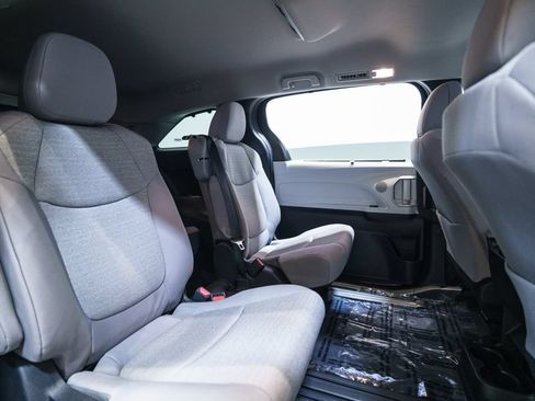 Certified 2026 Toyota Sienna LE FWD image 30