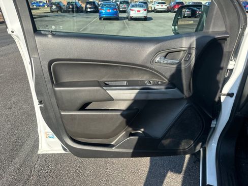 Used 2022 Chevrolet Colorado LT w/ Fleet Safety Package image 10