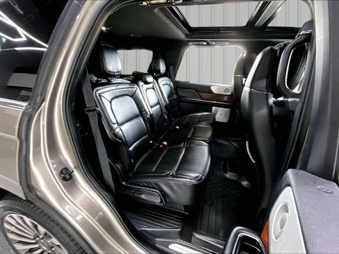 Used 2019 Lincoln Navigator Reserve AWD/4WD image 27