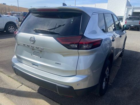 Used 2024 Nissan Rogue S image 4