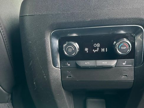 Certified 2025 Chevrolet Suburban Premier image 43