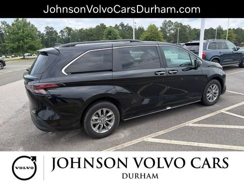 Used 2024 Toyota Sienna XLE FWD image 16