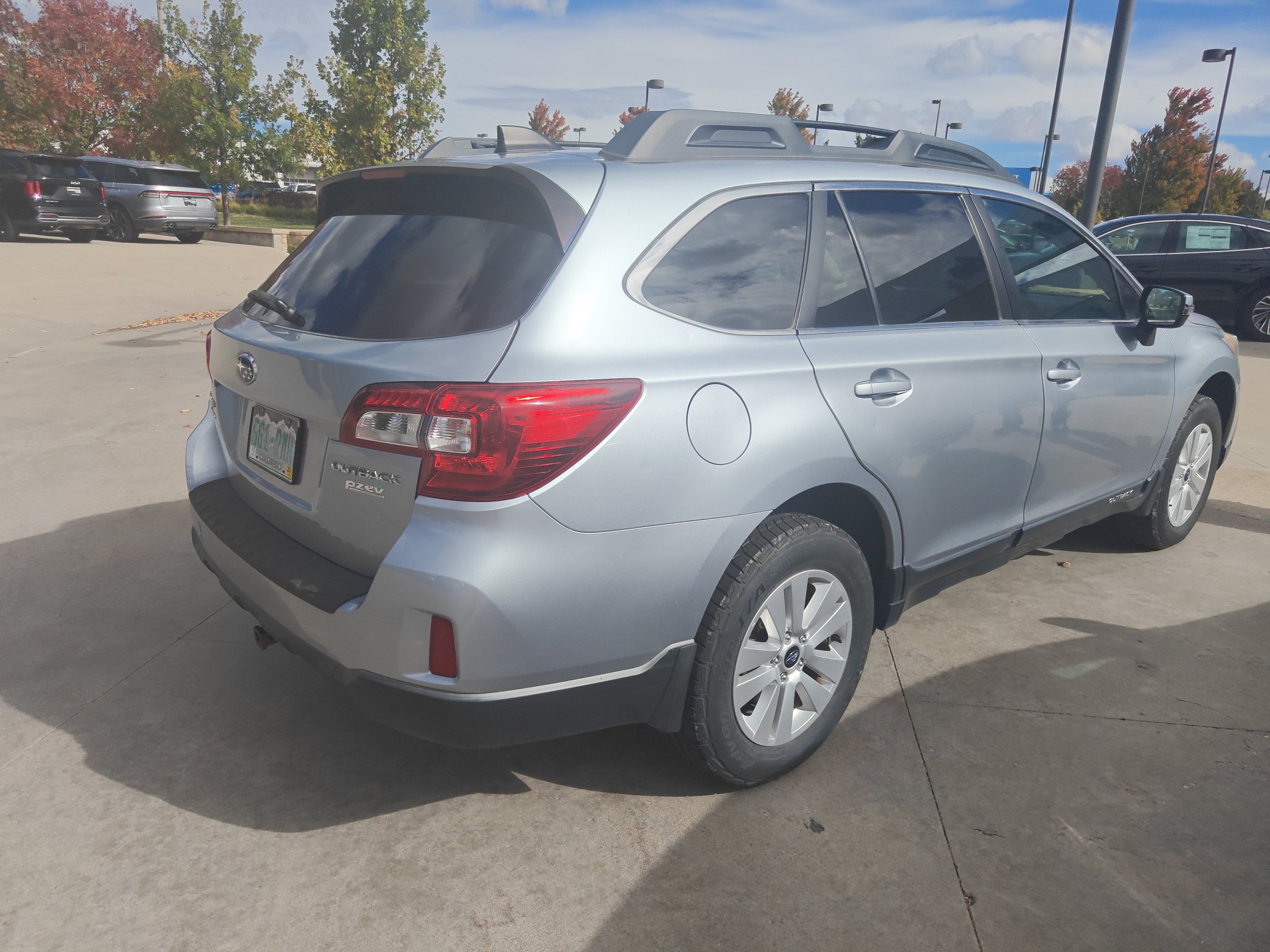 Used 2017 Subaru Outback 2.5i Premium AWD/4WD image 3