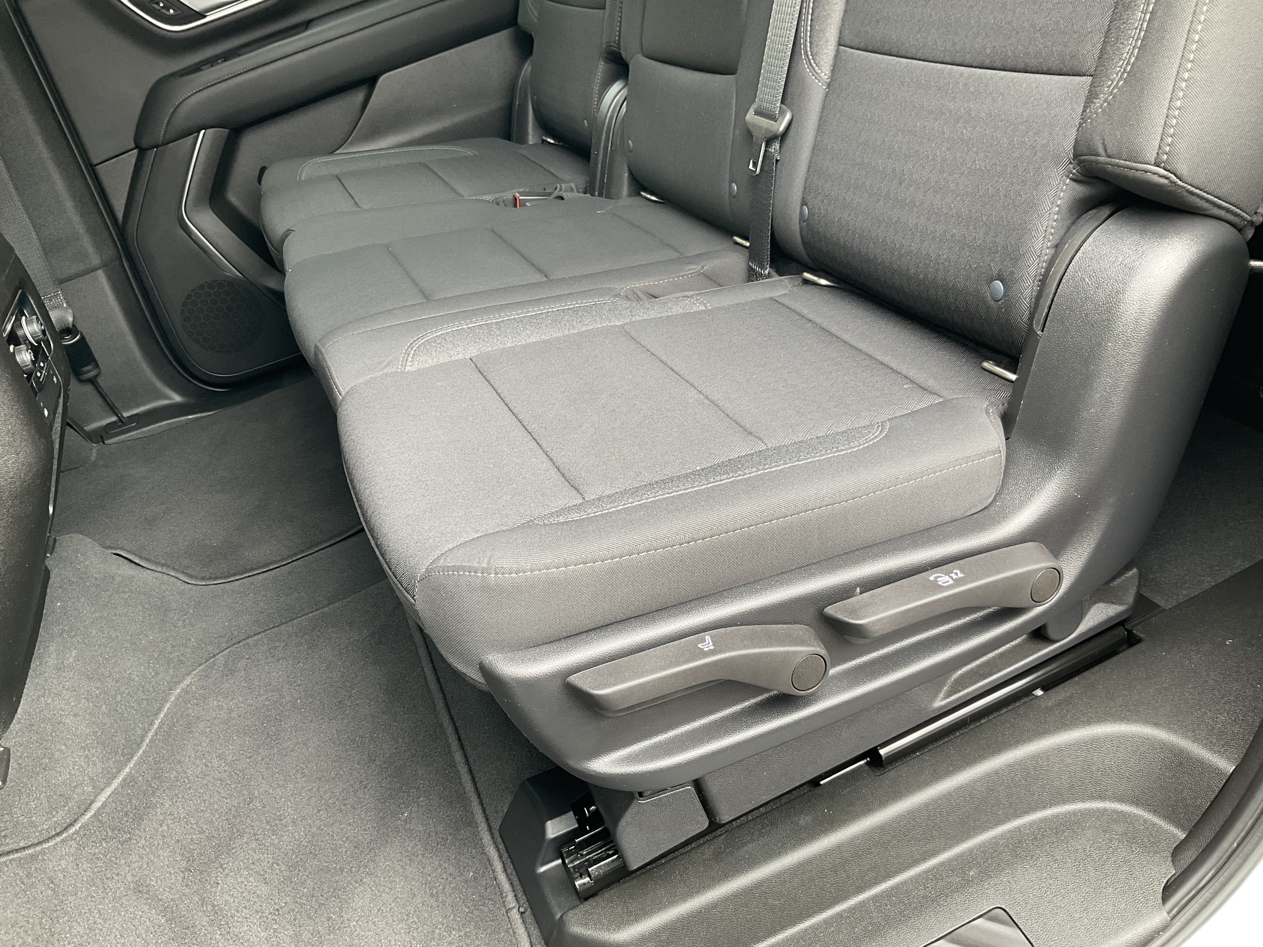 Used 2022 Chevrolet Suburban LS AWD/4WD image 32