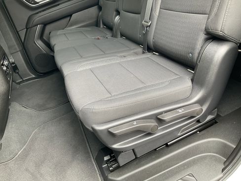 Used 2022 Chevrolet Suburban LS AWD/4WD image 32