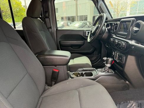 Used 2023 Jeep Gladiator Sport image 10