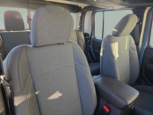 New 2025 Jeep Gladiator Sport image 37